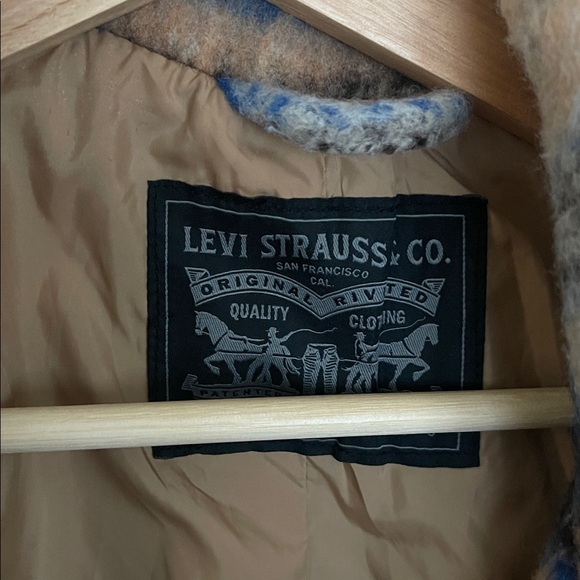 Levi's Men's portoloa wool Cream and Blue Plaid Jacket - Picture 5 of 11